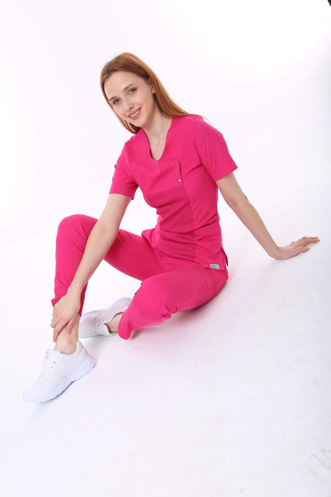 Costum medical i Modern